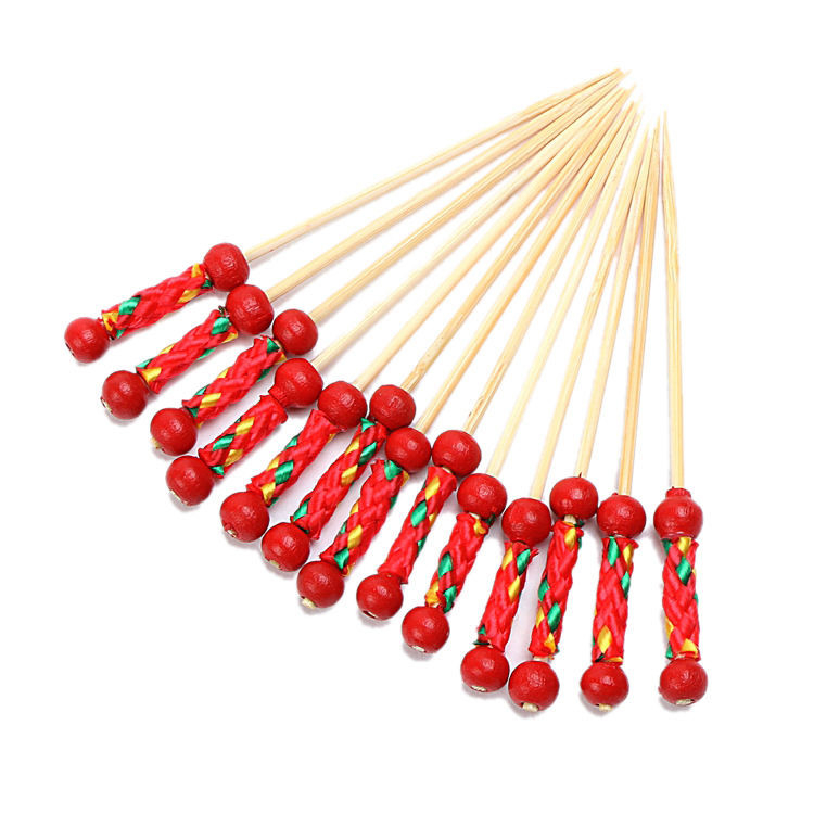 Os espetos de bambu longos dos acessórios do assado colam os palitos de bambu do aperitivo das varas