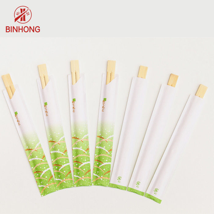 Gêmeos Tensoge em volta do papel descartável da luva dos hashis de bambu naturais envolvido