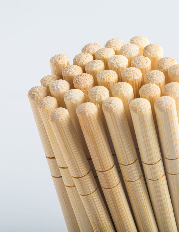 Hashis de bambu redondos despidos feitos sob encomenda descartáveis para o alimento afastado